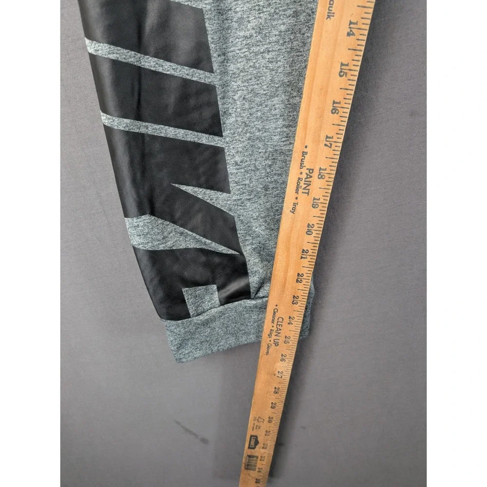 Nike Boys XL Gray Dri-FIT Therma Training Sweatpants Graphic Joggers 6815